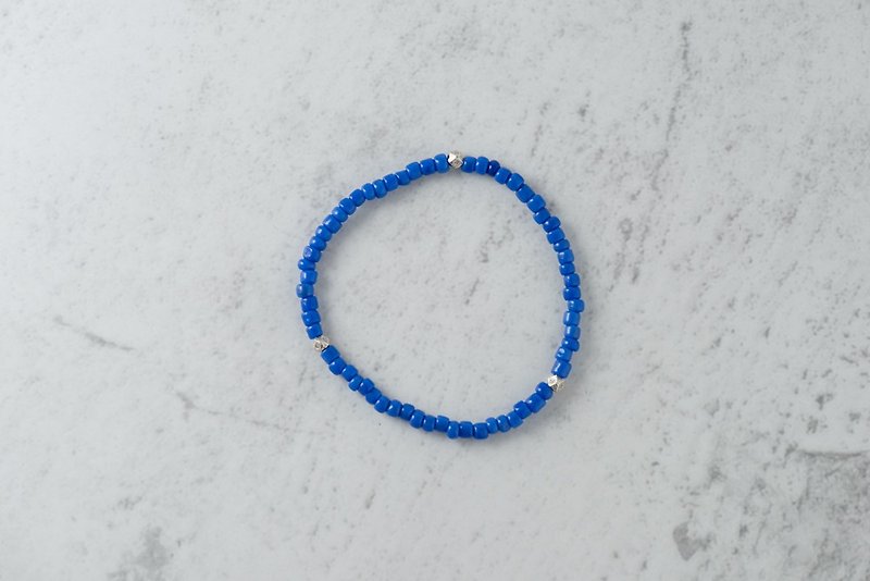 Colored glaze series. Sapphire colored glaze bracelet. Section b. Sterling silver horn beads. - Bracelets - Colored Glass Blue