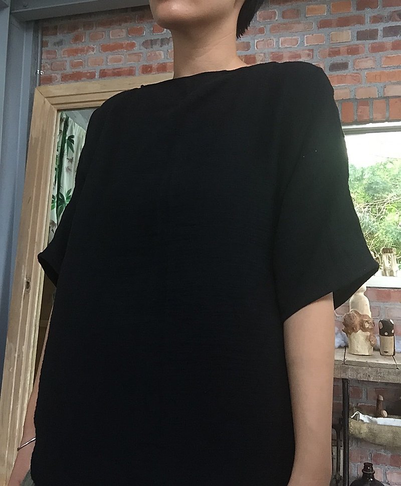 Natural hand-made clothes natural material washed double woven cotton black five-point sleeve pocket blouse blouse - เสื้อผู้หญิง - ผ้าฝ้าย/ผ้าลินิน สีดำ