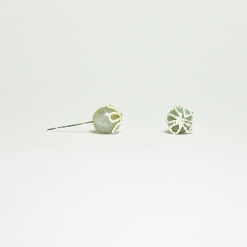 The beauty in the net - Earrings & Clip-ons - Gemstone Gray