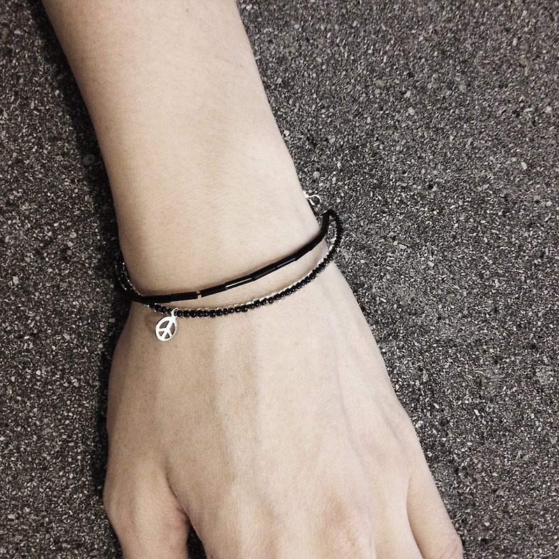 [Endorphin] hand-beaded bracelet peace - Bracelets - Other Materials Black
