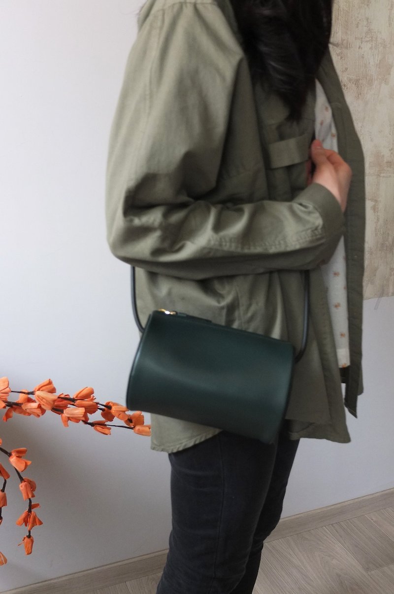 Méta Formose Sensual Green Shoulder/Side Mini Leather Bucket Bag - กระเป๋าแมสเซนเจอร์ - หนังแท้ 