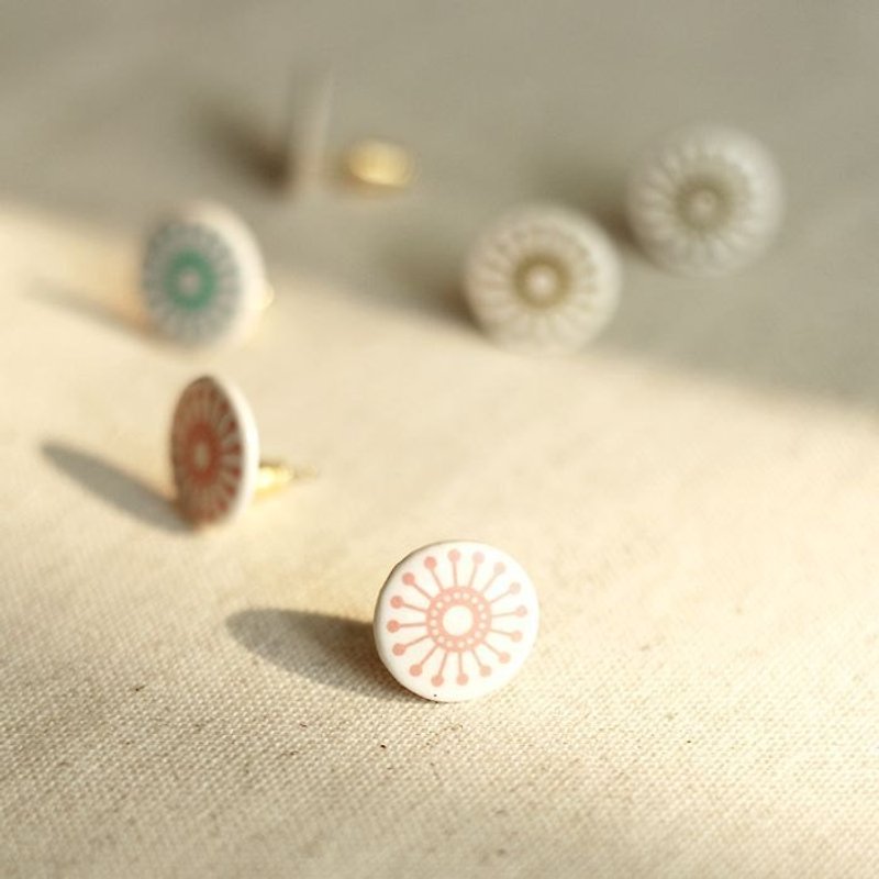 kedo porcelain flower jewelry series daisy earrings set - ต่างหู - วัสดุอื่นๆ สีกากี