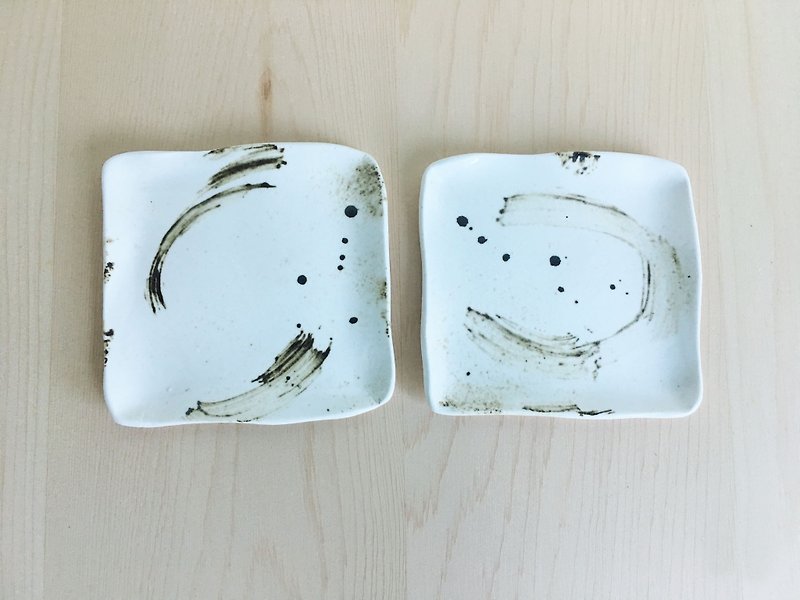เครื่องลายคราม จานเล็ก ขาว - Simple hand-made ceramic small dishes