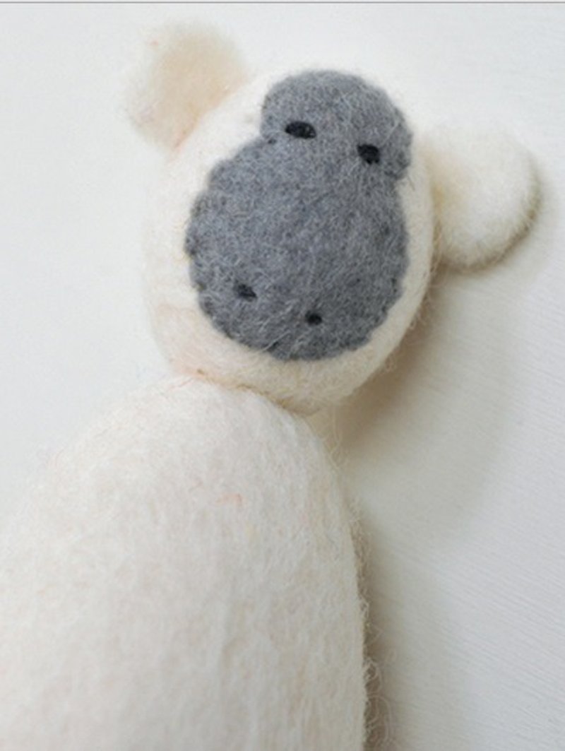 Earth tree fair trade & Eco handmade wool felt baby monkey (white) - ของวางตกแต่ง - ขนแกะ 