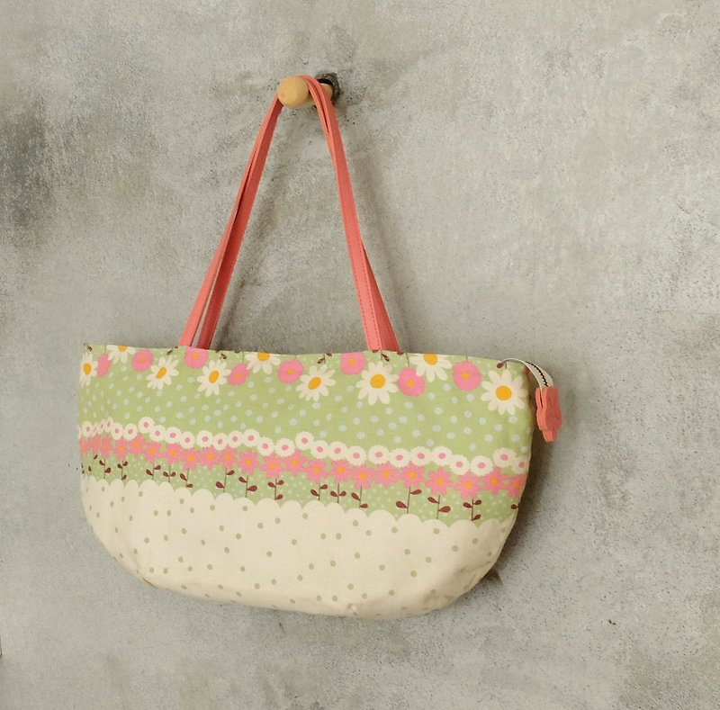 Take a picnic to ship cotton hand shoulder bag zipper flowers - Messenger Bags & Sling Bags - Other Materials Pink