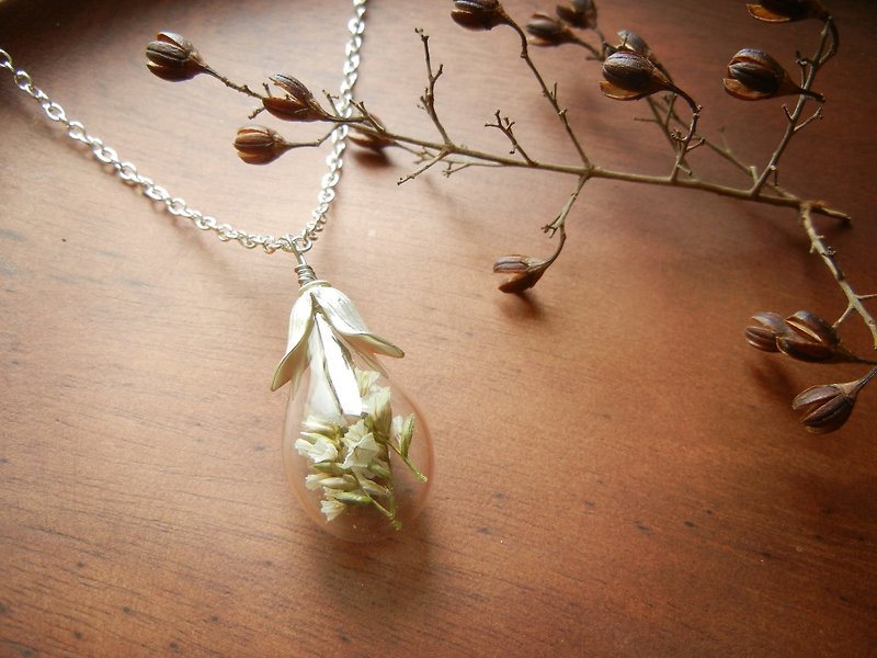 *coucoubird*leaf cover water drop glass ball - white crystal flower - Necklaces - Glass White