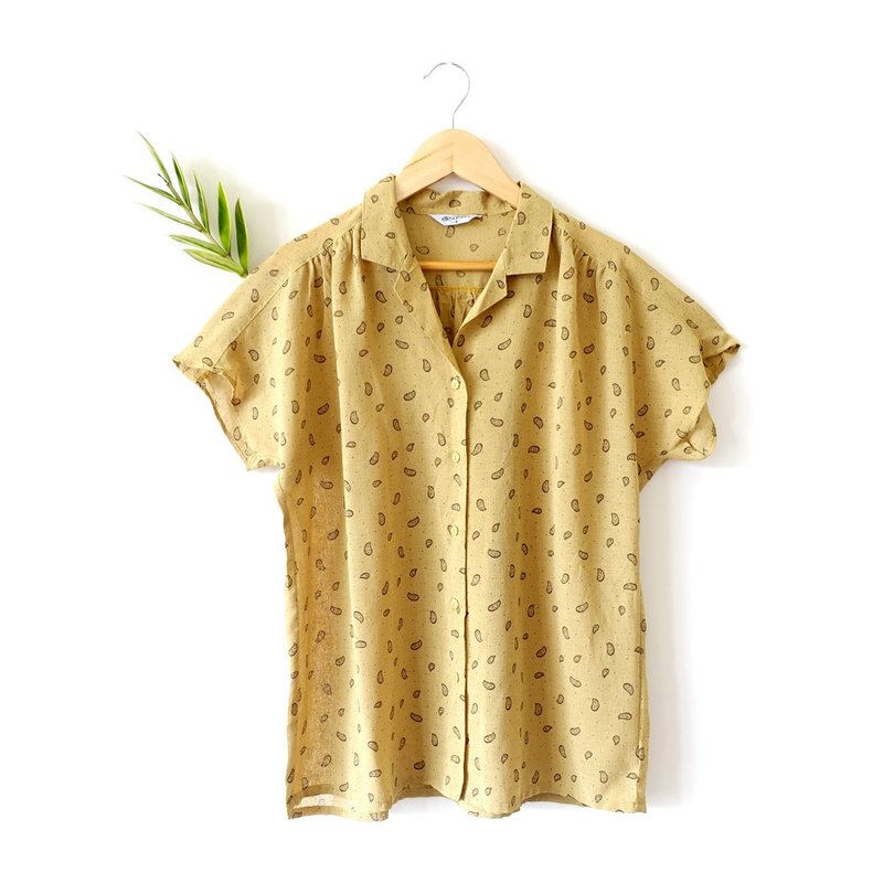 BajuTua / vintage / khaki paramecium pattern V-neck shirt Sheer - เสื้อเชิ้ตผู้หญิง - วัสดุอื่นๆ สีกากี