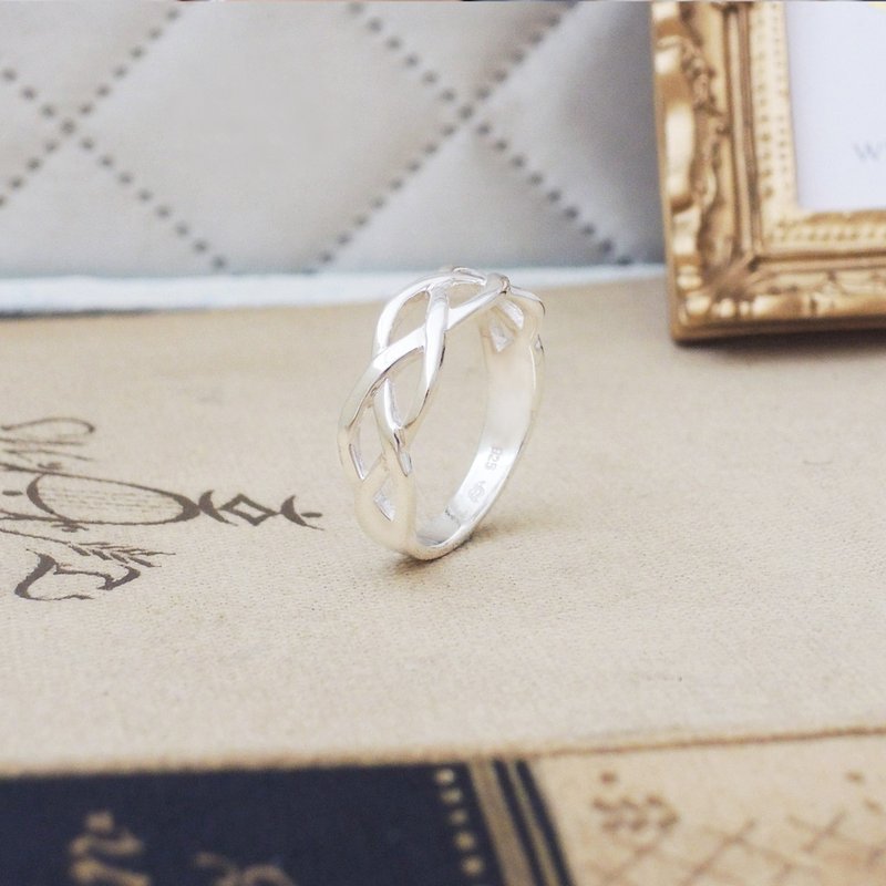 Intertwined Silver Ring - แหวนทั่วไป - โลหะ 