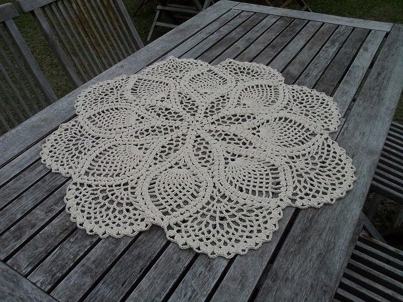 Hand-woven cotton lace mat - ของวางตกแต่ง - วัสดุอื่นๆ หลากหลายสี