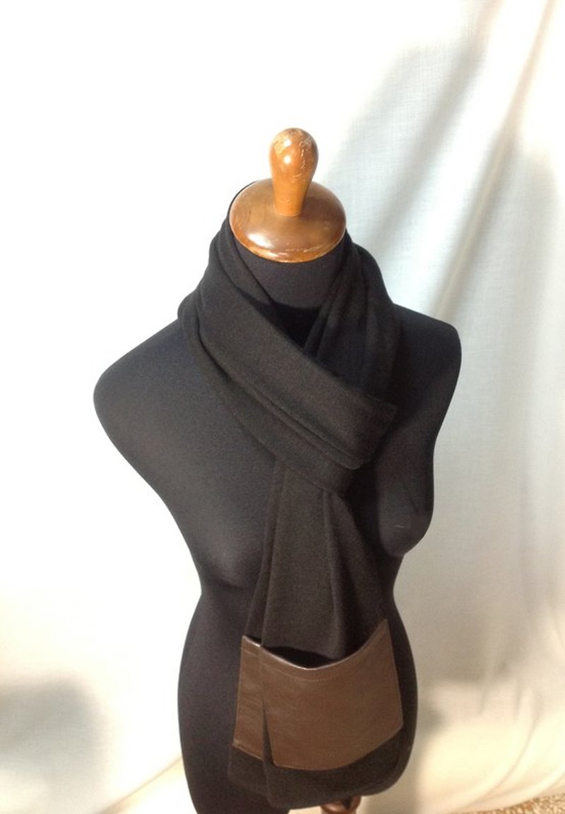 Neutral wind wool knitted scarves leather binding pocket - ผ้าพันคอ - วัสดุอื่นๆ สีดำ