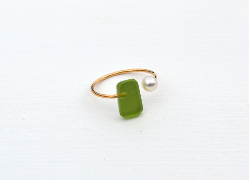 Glass and pearl ring <yellow-green> - General Rings - Glass Green
