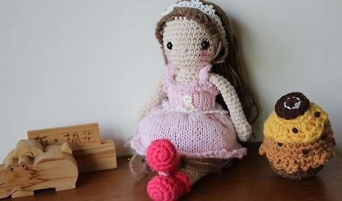 布。棉花 手鉤玩偶 生日禮物 小美娃娃 粉紅蓬蓬裙小禮服洋裝