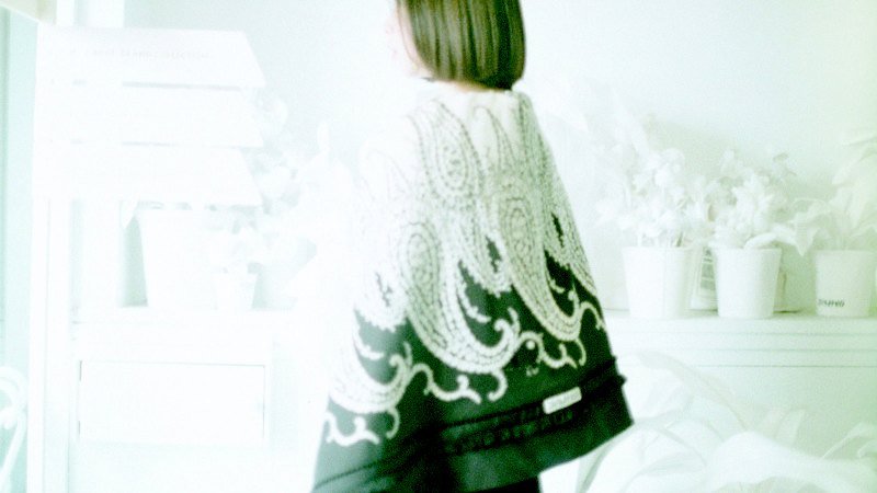 [うわーブラボー＆＃038;ファンキーラップアメーバフラワーショール] - その他 - その他の素材 ブラック