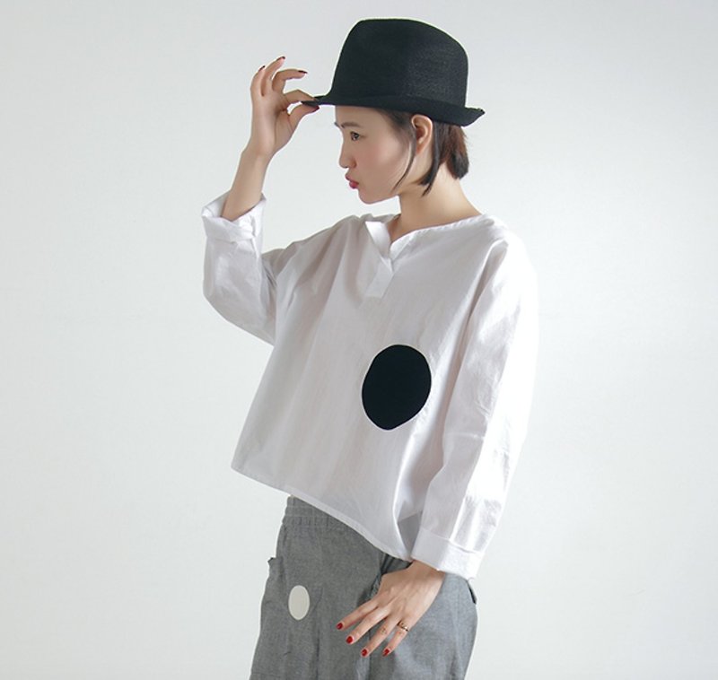 大圓點純棉短版長袖襯衫 - imakokoni - 女襯衫 - 棉．麻 白色