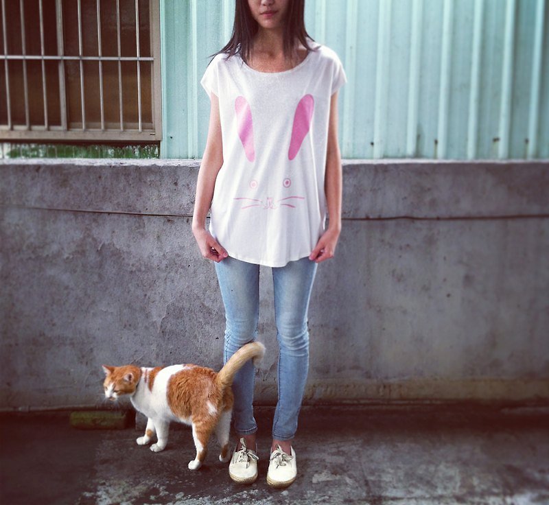 Small rabbit with long ears round Long TShirt / pink M (free transport) - Women's T-Shirts - Other Materials Pink