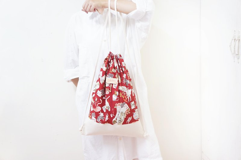 可人兒後背束口包 | 愛麗絲的深紅色仙境 - Drawstring Bags - Other Materials Red
