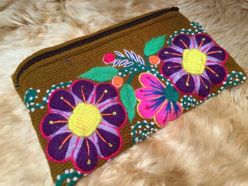 Purple flower three-dimensional hand-woven storage bag / clutch-natural yellow - Clutch Bags - Paper Brown