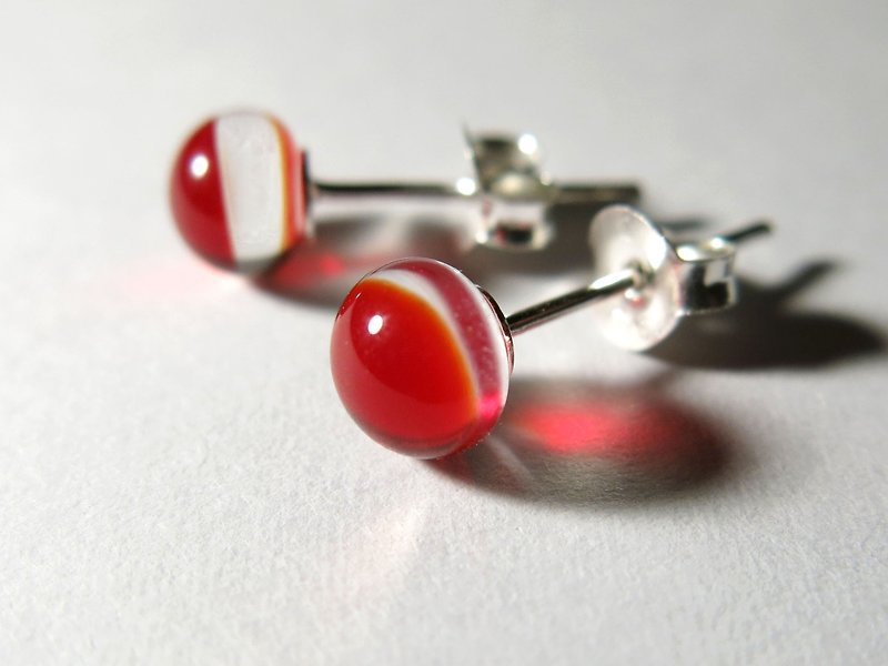 漾琉璃純銀耳環 / 透明櫻桃紅(耳針) - 耳環/耳夾 - 玻璃 紅色