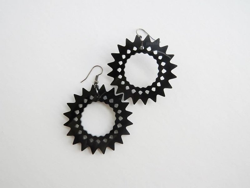 Cosmos series earrings - black water chestnut !! - Earrings & Clip-ons - Plastic Black