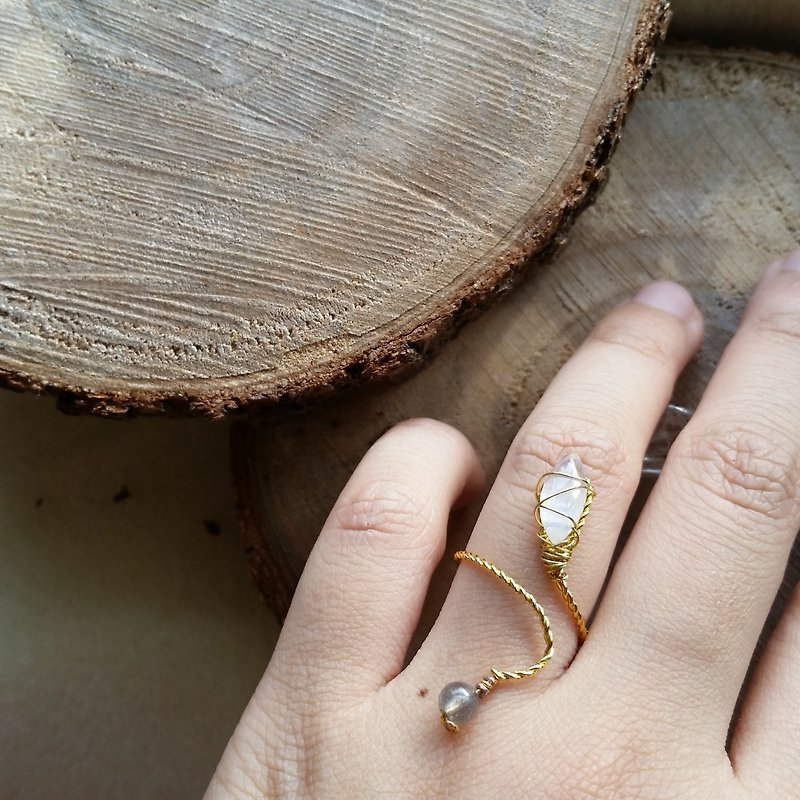 Moonstone / moon Stone, blue elongated stone plated rings please provide ring size when order gold- plated Silver-plate chain Ring with moonstone and labradorite - แหวนทั่วไป - กระดาษ สีน้ำเงิน