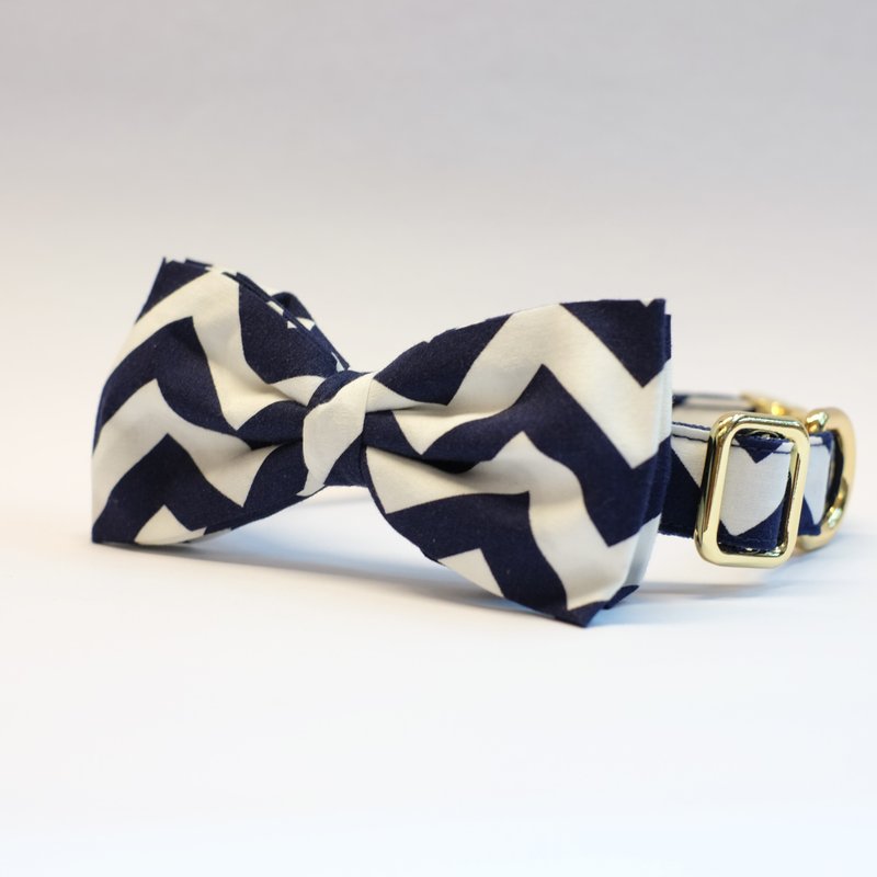 Navy Chevron Bowtie Collar - ปลอกคอ - วัสดุอื่นๆ สีน้ำเงิน