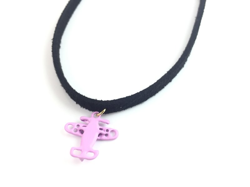 "Purple small aircraft necklace" - สร้อยคอ - หนังแท้ สีดำ