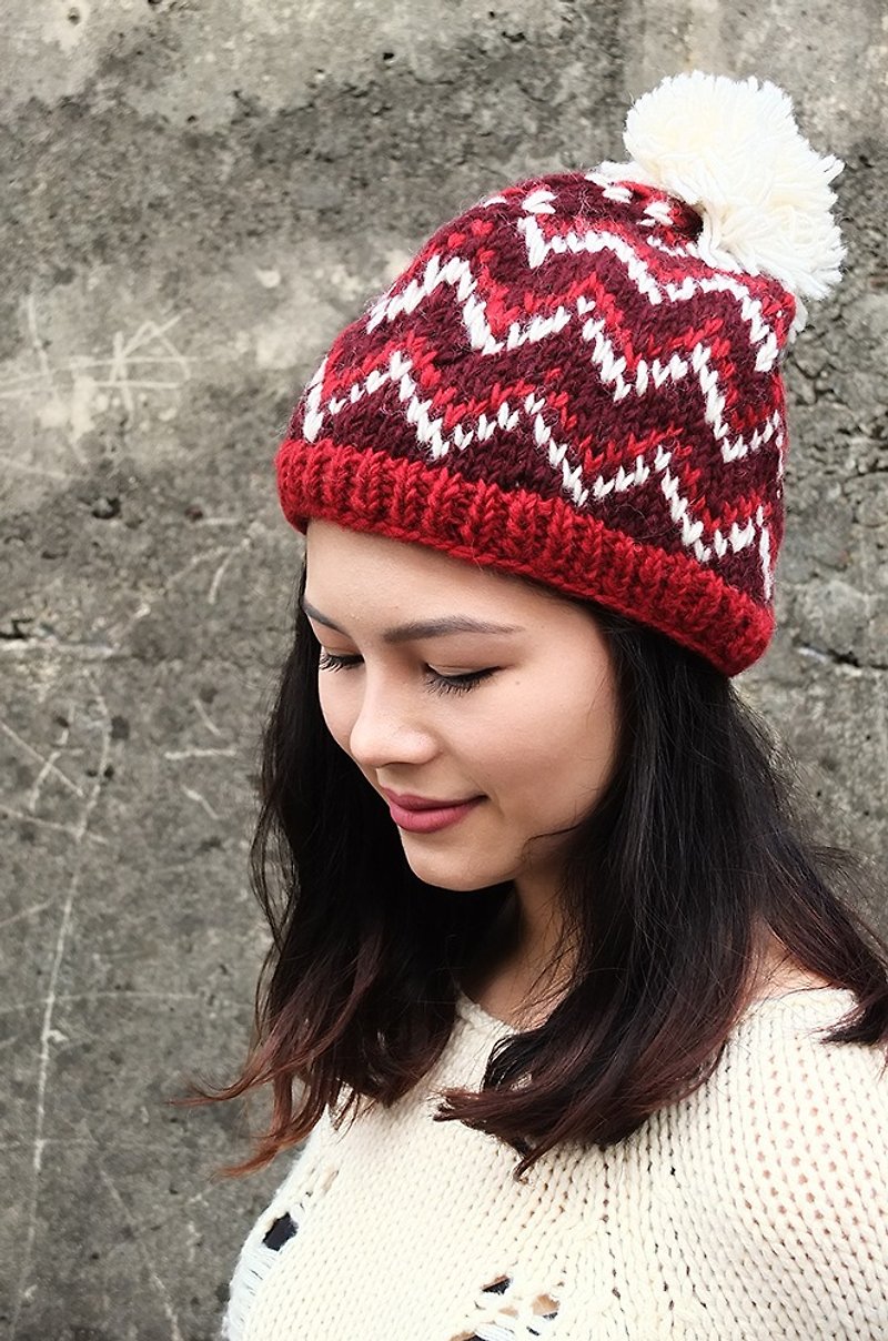 【Grooving the beats】Handmade Hand Knit Wool Beanie Hat with Pompom（V design_Red）） - หมวก - วัสดุอื่นๆ สีแดง