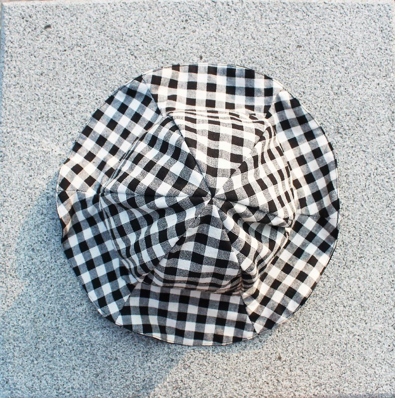 [CURLY CURLY] Grid (B&W)  / A Flower Of Hat (Sided wear) - หมวก - วัสดุอื่นๆ สีดำ