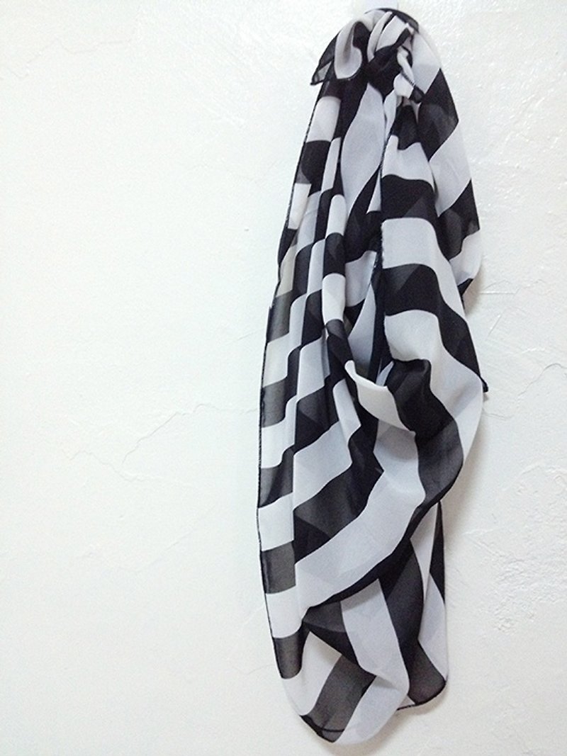 ::Lane68::私房小物-條紋雪紡長巾 - スカーフ - その他の素材 ブラック