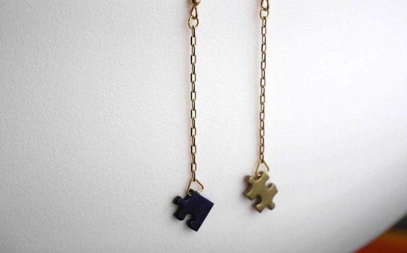 Puzzle navy blue × Gold Blanco Long earrings - Earrings & Clip-ons - Plastic Blue