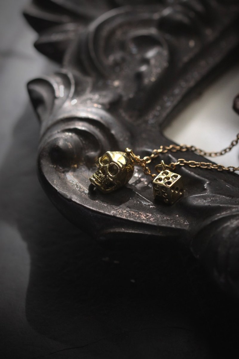 Small Human Skull and Dice Charm Necklace by Defy. - 項鍊 - 其他金屬 