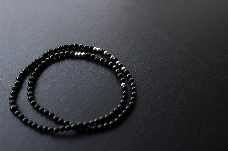 108 perles Dark Crystal/Black Onyx and Sterling Silver Double Ring 3mm - สร้อยข้อมือ - วัสดุอื่นๆ สีดำ