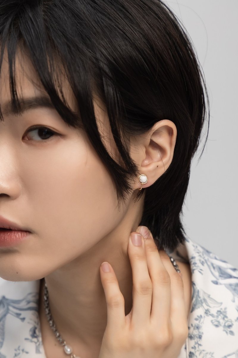 【Howlite】classic earring (Customizable clip-on) - Earrings & Clip-ons - Gemstone White