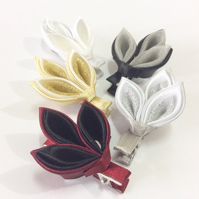 Kanzashi ribbon flower hairclipつまみ細工 - เครื่องประดับผม - ผ้าไหม หลากหลายสี