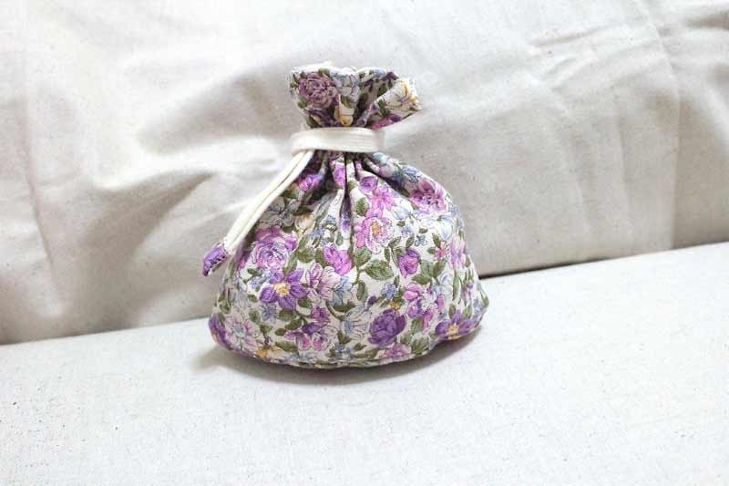 There are mini tote bag bottom - blossoming spring flowers (purple) - กระเป๋าถือ - วัสดุอื่นๆ สีม่วง