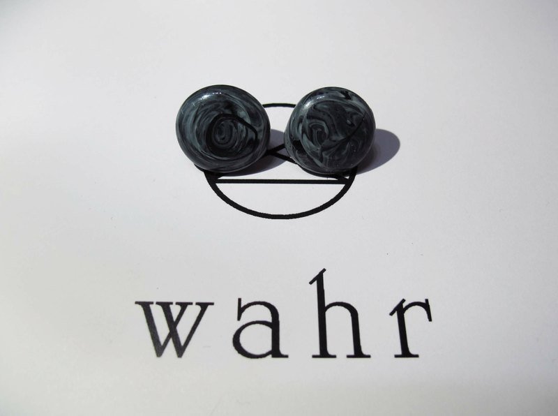 【Wahr】-夾式-黑炫窩耳環(一對) - Earrings & Clip-ons - Waterproof Material Multicolor