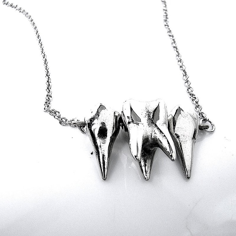 Tooth pendant in white bronze ,Rocker jewelry ,Skull jewelry,Biker jewelry - 項鍊 - 其他金屬 