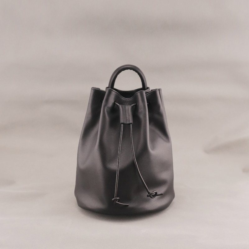 MiniBert迷你伯特．側背束口包．水桶包 ．黑色 / 皮革 / RRENAE Leatherware - 側背包/斜背包 - 真皮 黑色