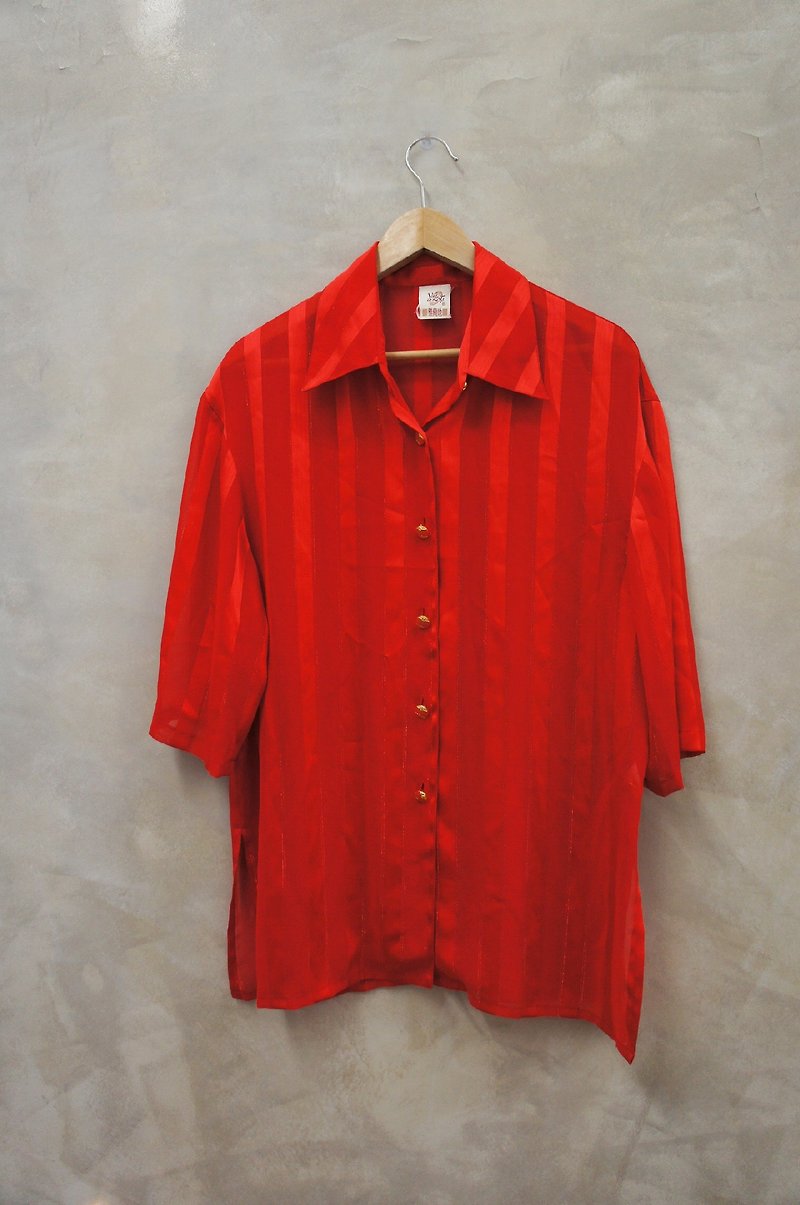PdB vintage red ruled through the skin with gold buckle chiffon shirt - เสื้อเชิ้ตผู้หญิง - วัสดุอื่นๆ สีแดง