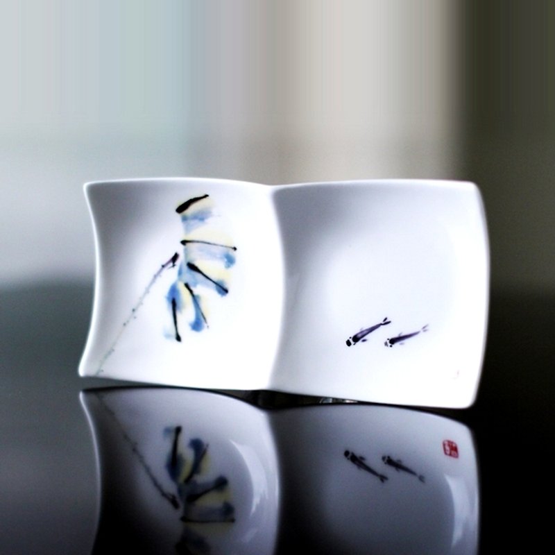 TAISO Zen Master Li Xiaoying - Two Fish and One Leaf Zen Zen Double Disc - Small Plates & Saucers - Other Materials Multicolor