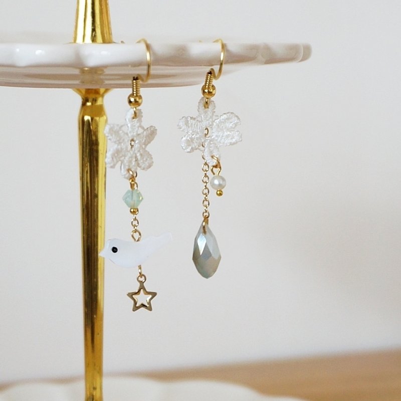 {KPC0053}水晶蕾絲貝雕小鳥耳環(灰綠) - 耳環/耳夾/耳骨夾 - 寶石 綠色