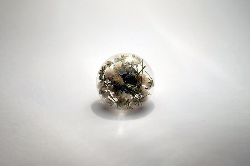 其他材質 耳環/耳夾 白色 - 天然乾燥花菓玻璃罩耳環(單)