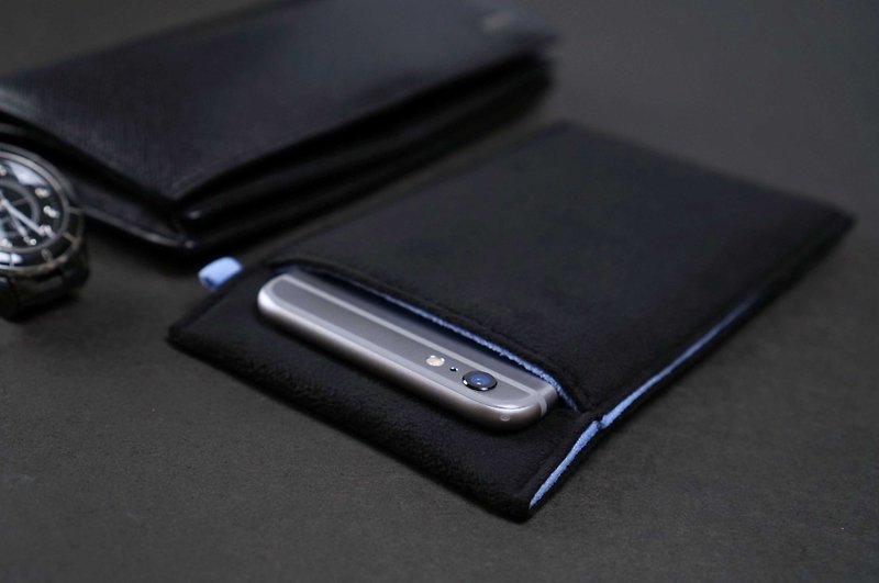 Ob2【BLACK X TRANQUIL BLUE】 Cleaning-Fiber cell phone pouch - เคส/ซองมือถือ - เส้นใยสังเคราะห์ สีน้ำเงิน