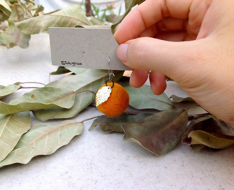 ● Felt earrings small persimmon - Earrings & Clip-ons - Wool Orange