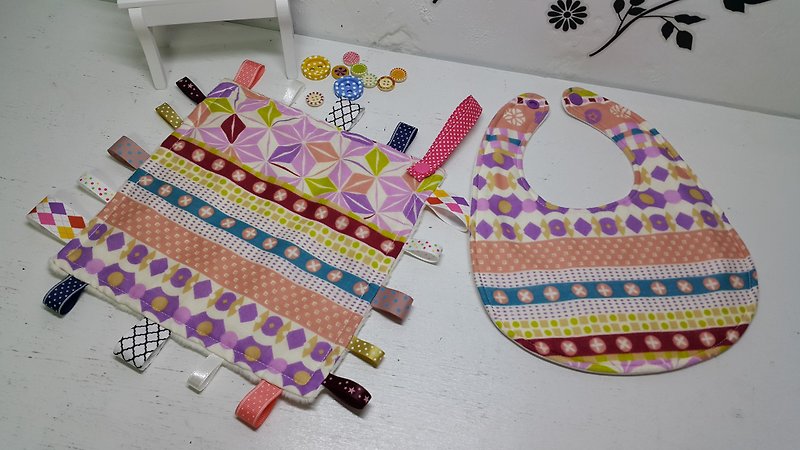 To splicing! Mi Yuefu bib + comfort towel (double yarn) pink - Baby Gift Sets - Cotton & Hemp Multicolor