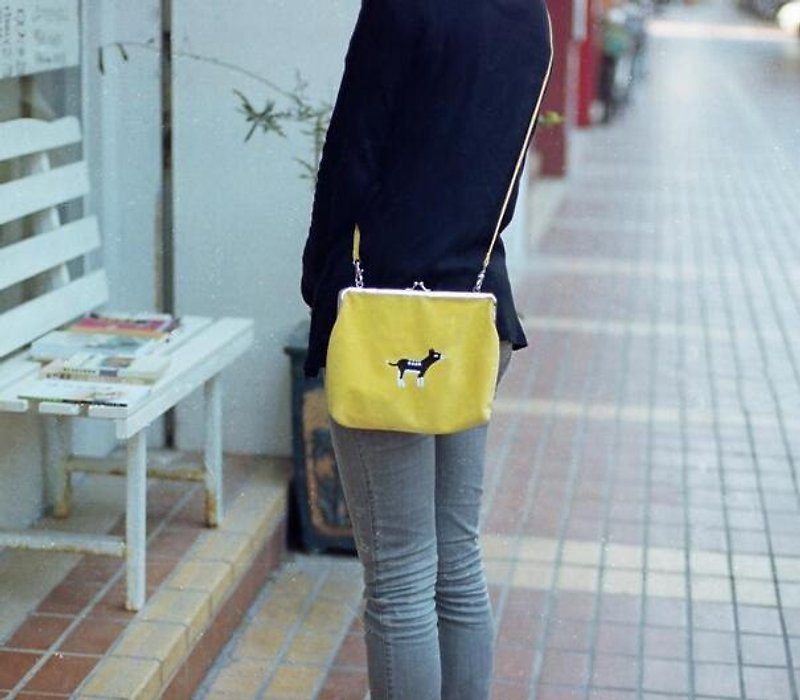 YIZISTORE export gold embroidery Shoulder Messenger bag - yellow donkey - กระเป๋าแมสเซนเจอร์ - วัสดุอื่นๆ สีเหลือง