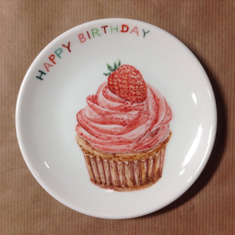 草莓奶油杯子蛋糕-【現貨】6吋手繪生日瓷盤 - 小碟/醬油碟 - 其他材質 紅色