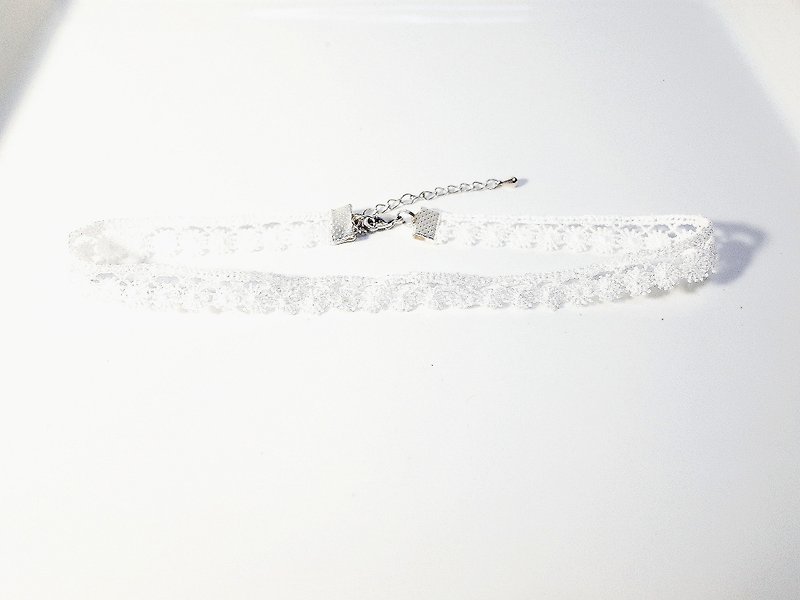 W&Y Atelier - White Lace Choker , Chrysanthemum Necklace - สร้อยคอ - วัสดุอื่นๆ ขาว