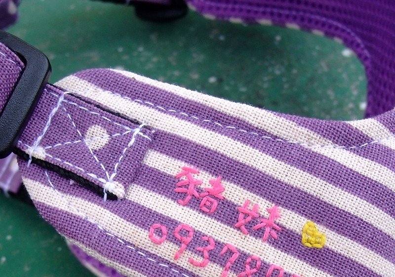me. Chinese embroidered characters (3 characters subscript). - Other - Other Materials Multicolor
