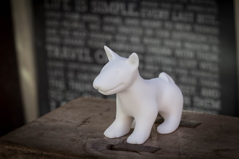 【癒しの置物 | オーナメント】スマートブルテリア - 犬型石彫り - 置物 - 石 ホワイト